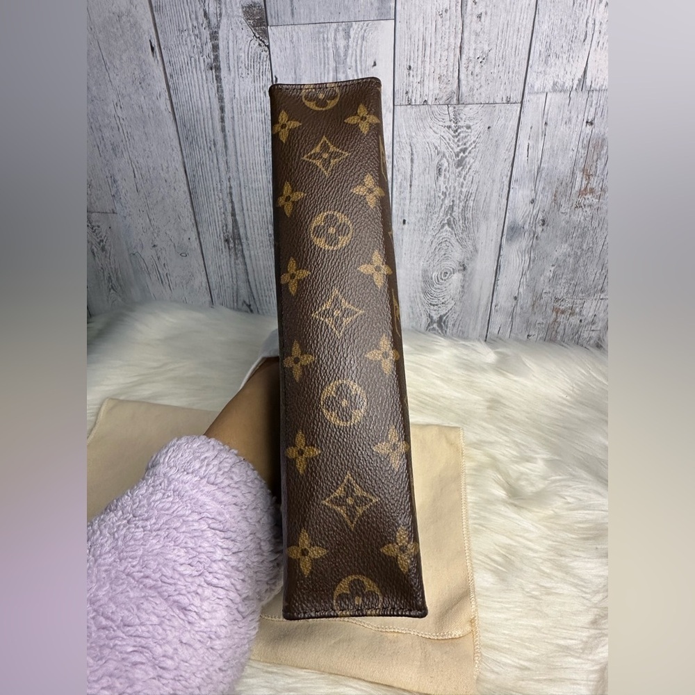 LOUIS VUITTON monogram toiletry GM - Picture 8 of 17